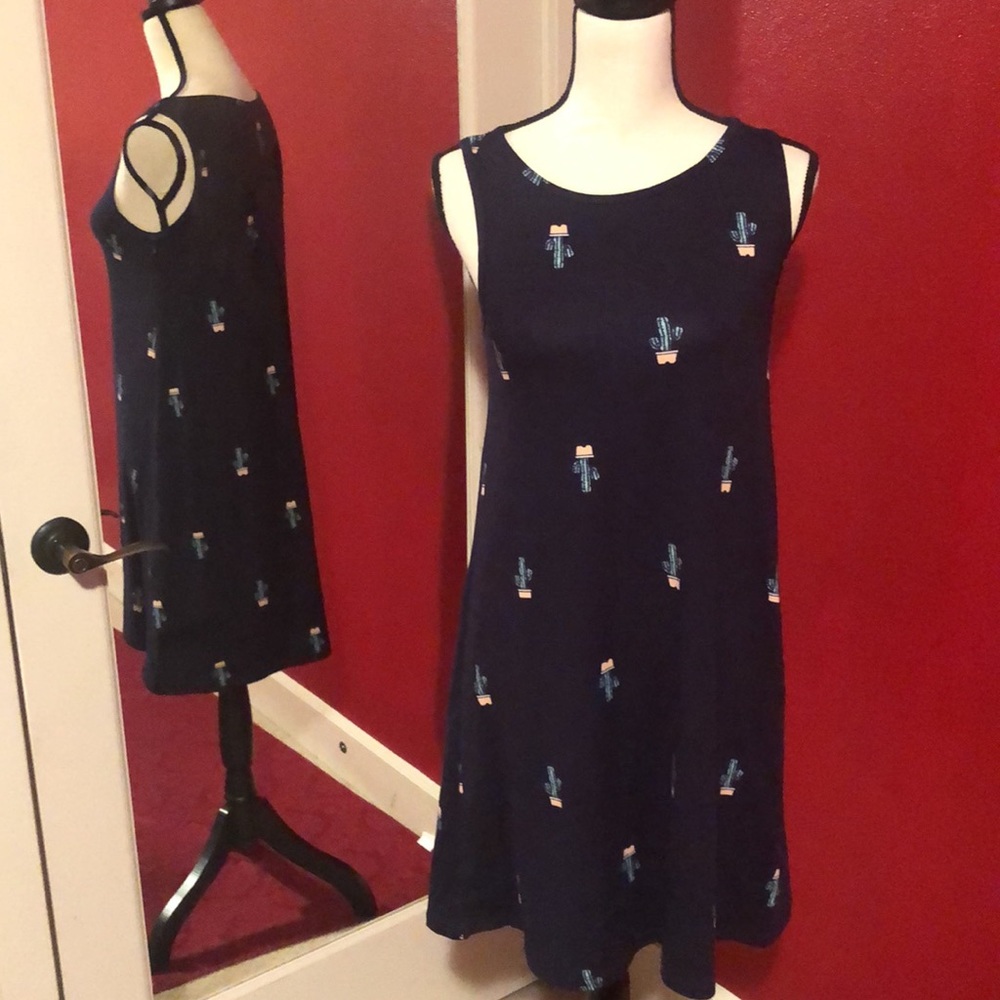 Verse summer dress in navy blue with cactuses 🌵Size S. Care tags were removed.